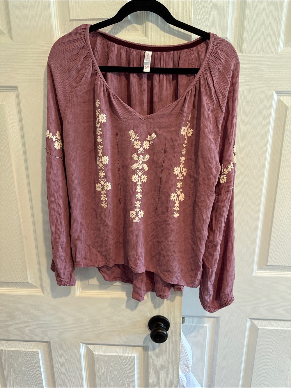 Xhilaration Dusty Mauve Embroidered V-Neck Peasant Blouse
